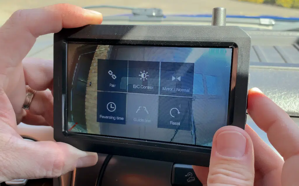 Install solar wireless reversing camera URVOLAX SOLAR For car and motorhome  without screen 