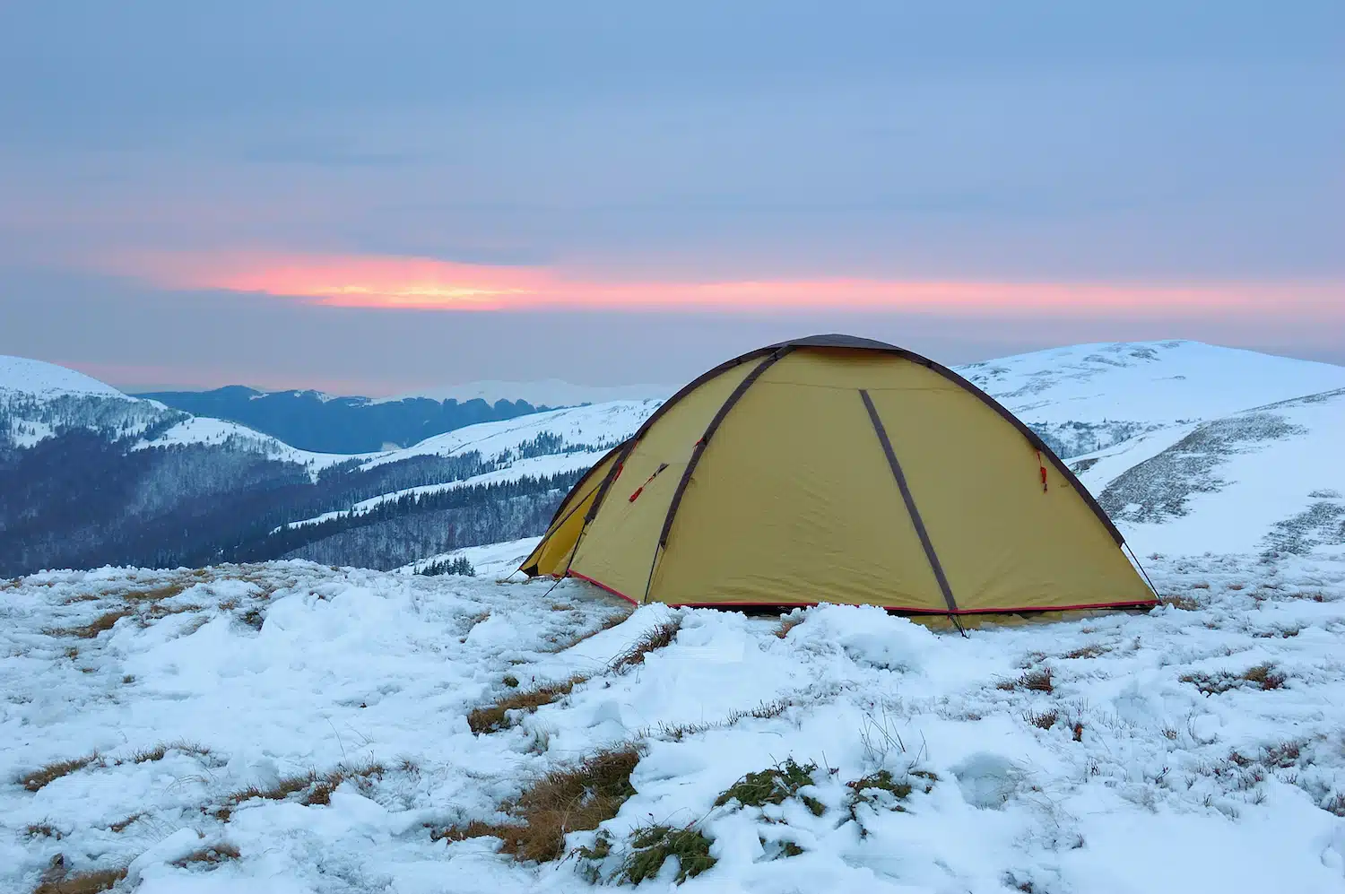 tent in snow in the winter