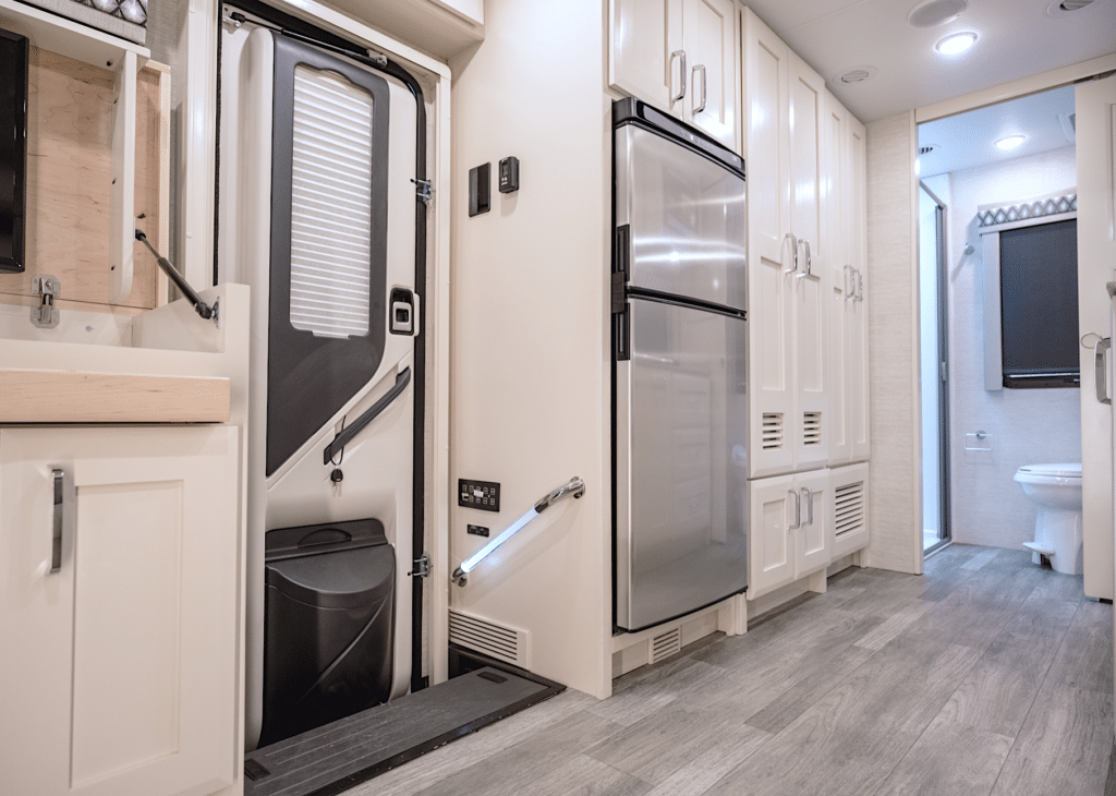 Tiffin Wayfarer 25 JW Class C RV Interior