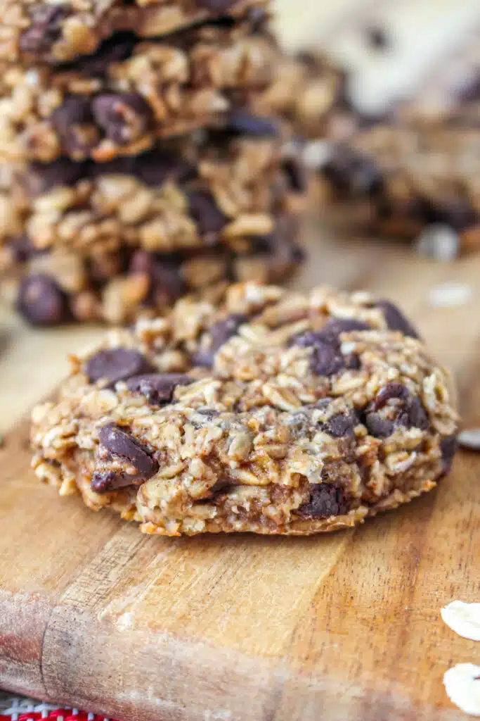 easy oatmeal banana breakfast cookies displayed on a wooden board