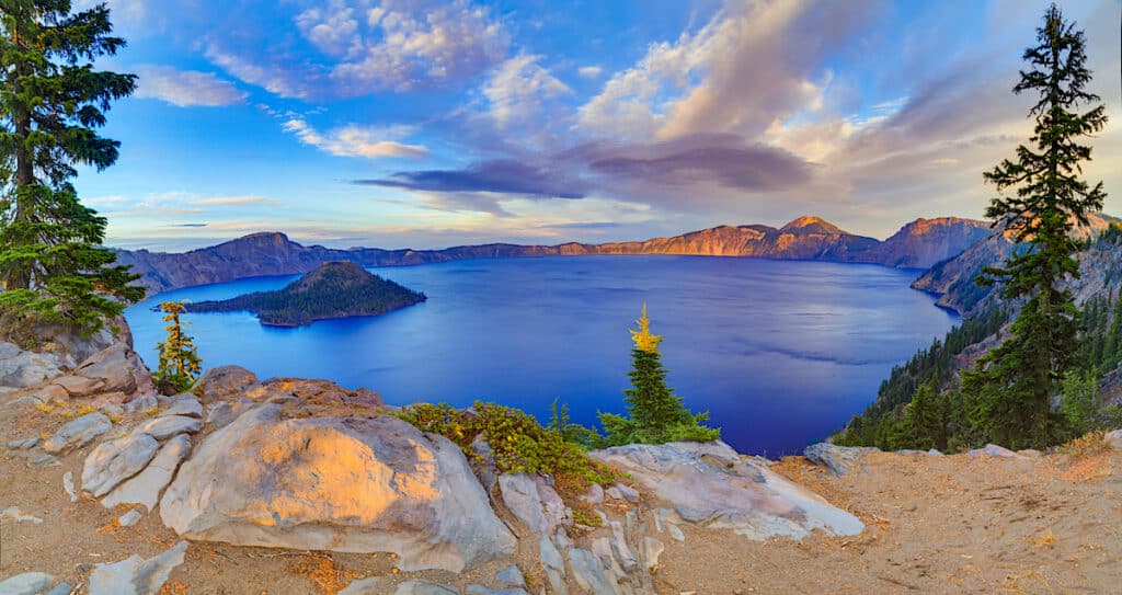 Crater Lake National Park in autumn, Oregon, USA